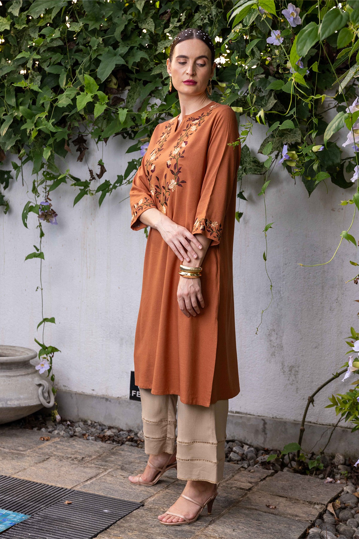 Hada FESTIVE Women's Embroider Party Linen Kurta