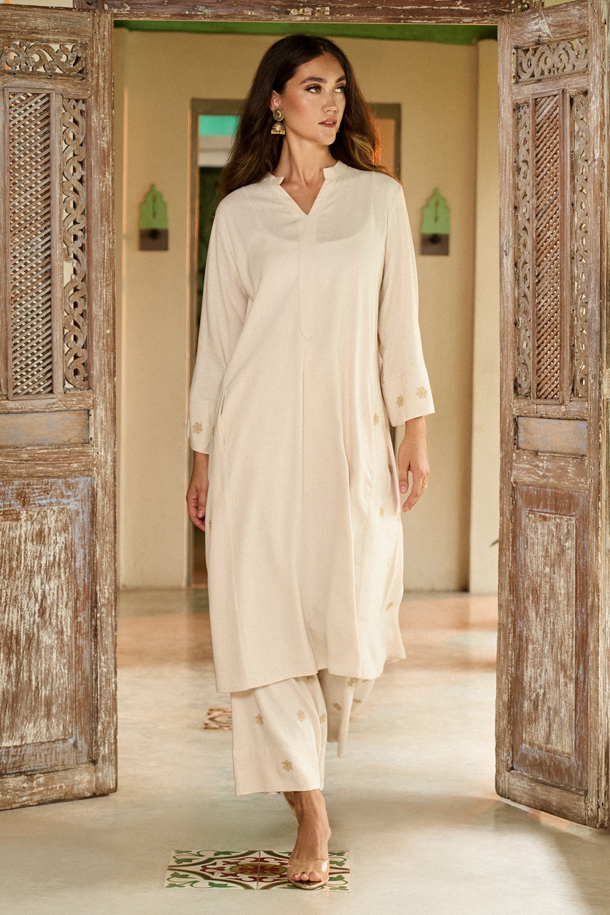 Hada Exclusive Women's Embroidery Casual Linen Kurta