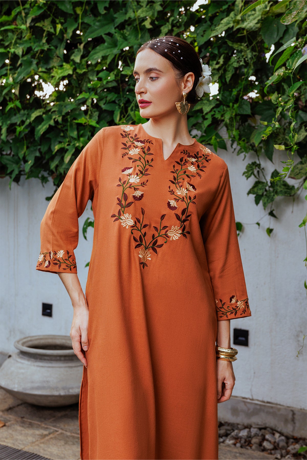 Hada FESTIVE Women's Embroider Party Linen Kurta