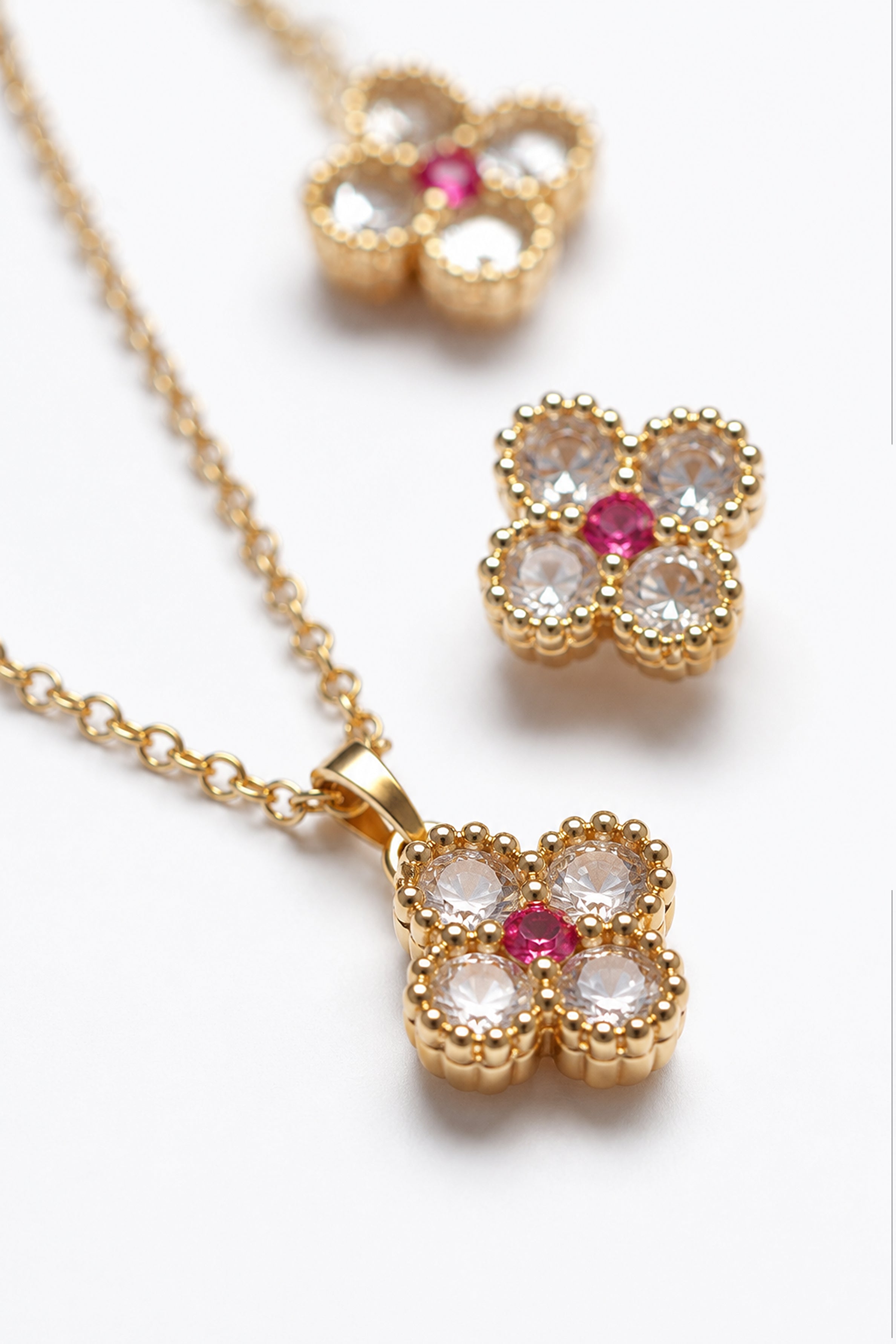 Women’s Elegant Jewellery Set – Chain with Pendant & Earrings
