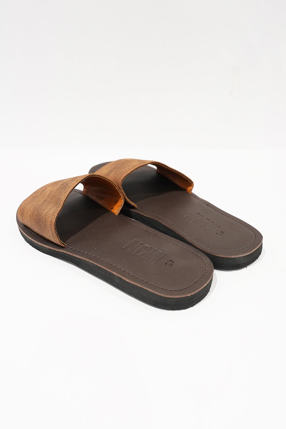 MUN Men's Casual Slider