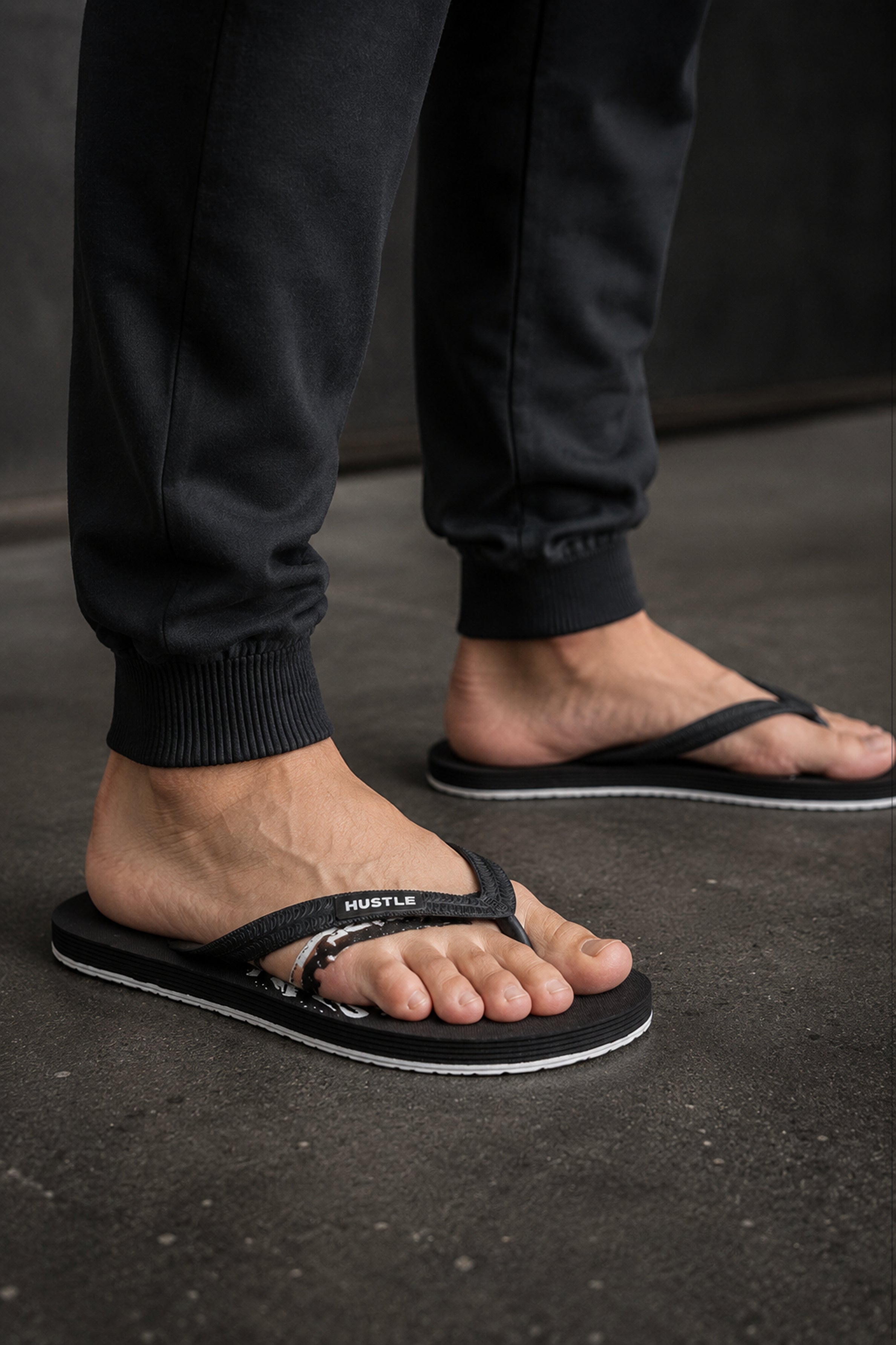 HUSTLE Men's Black Flip Flops