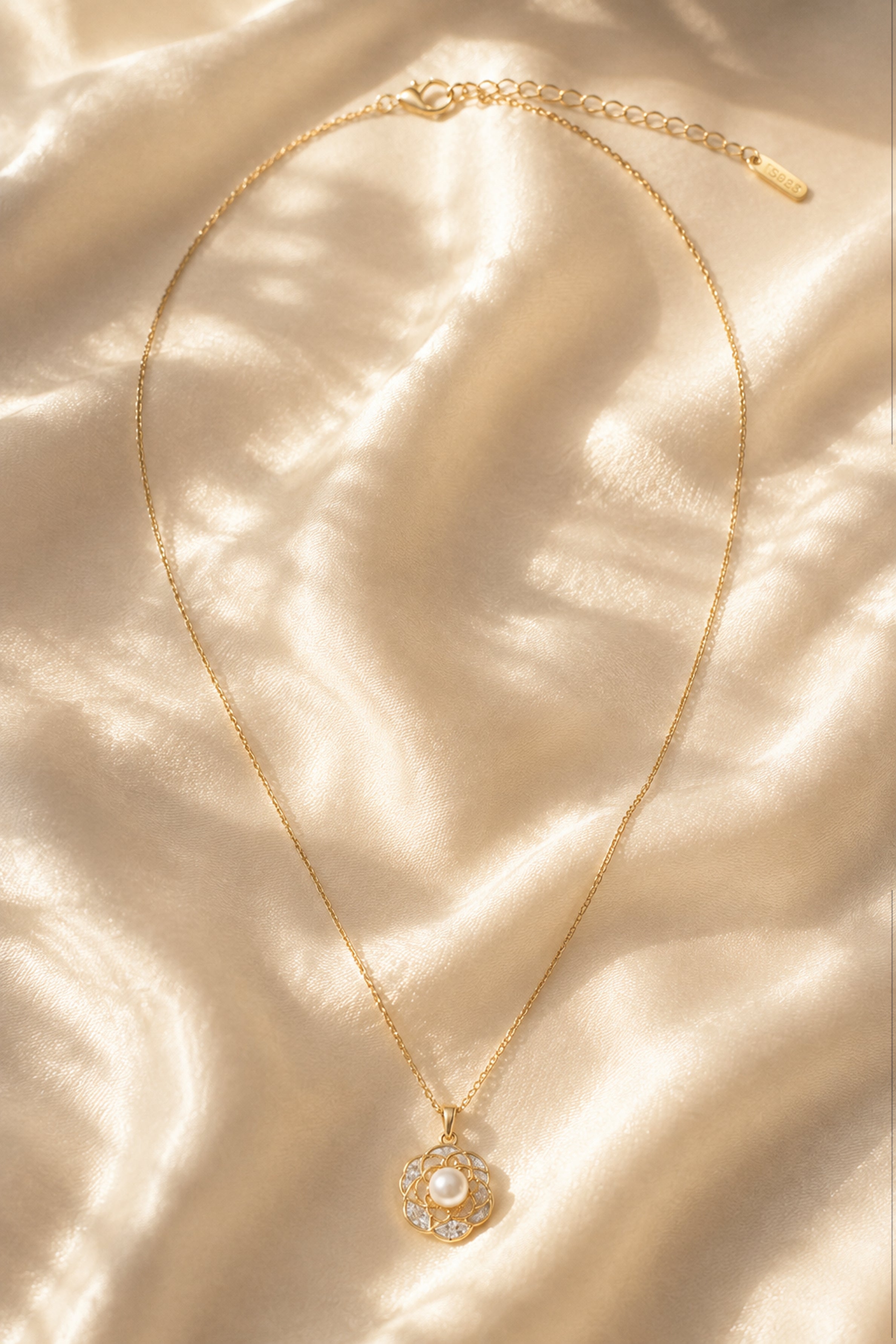 Women's Elegant Jewellery Chain with Pendant