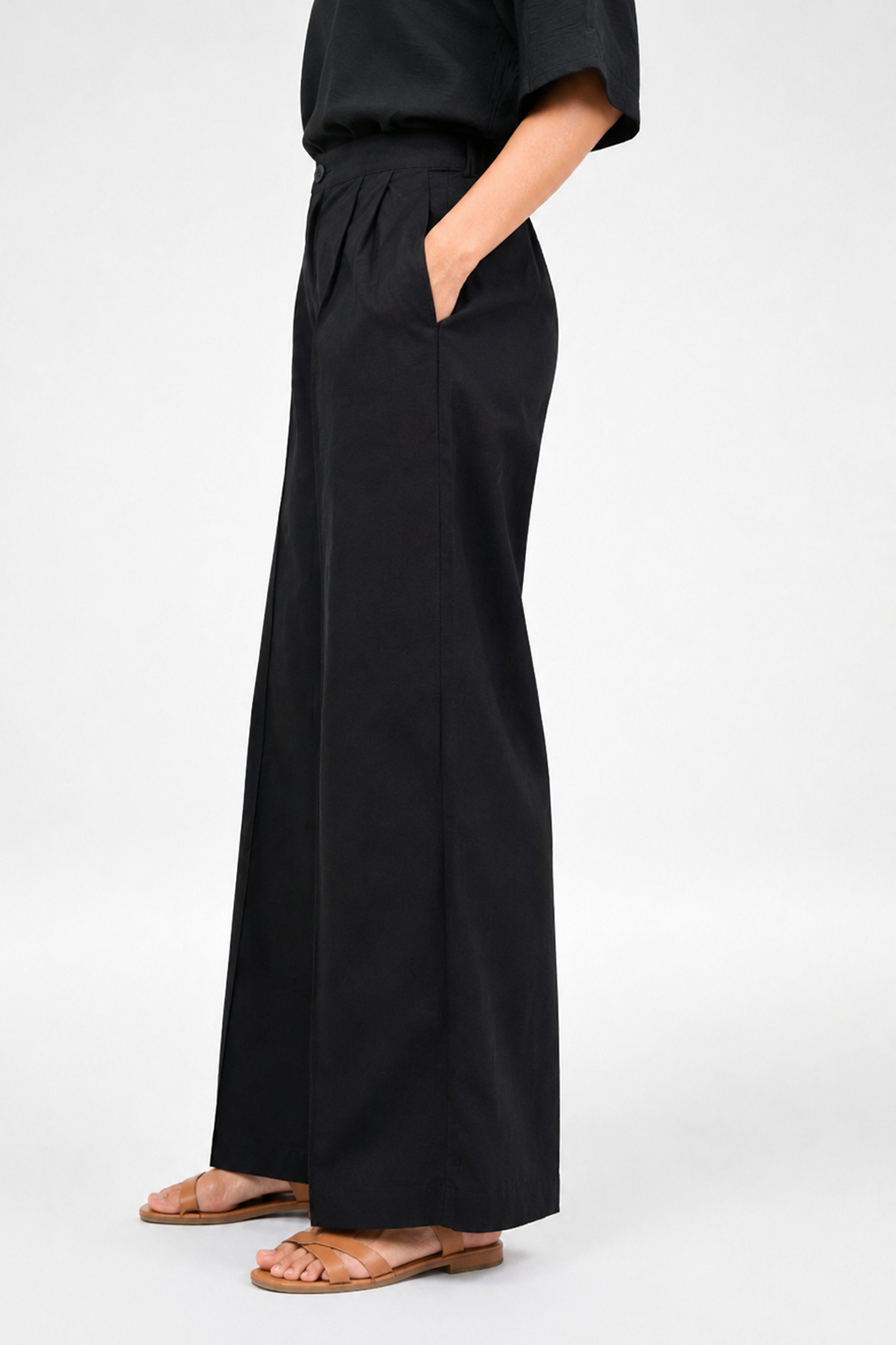 HADA Casual Relaxed Fit Pant - Black