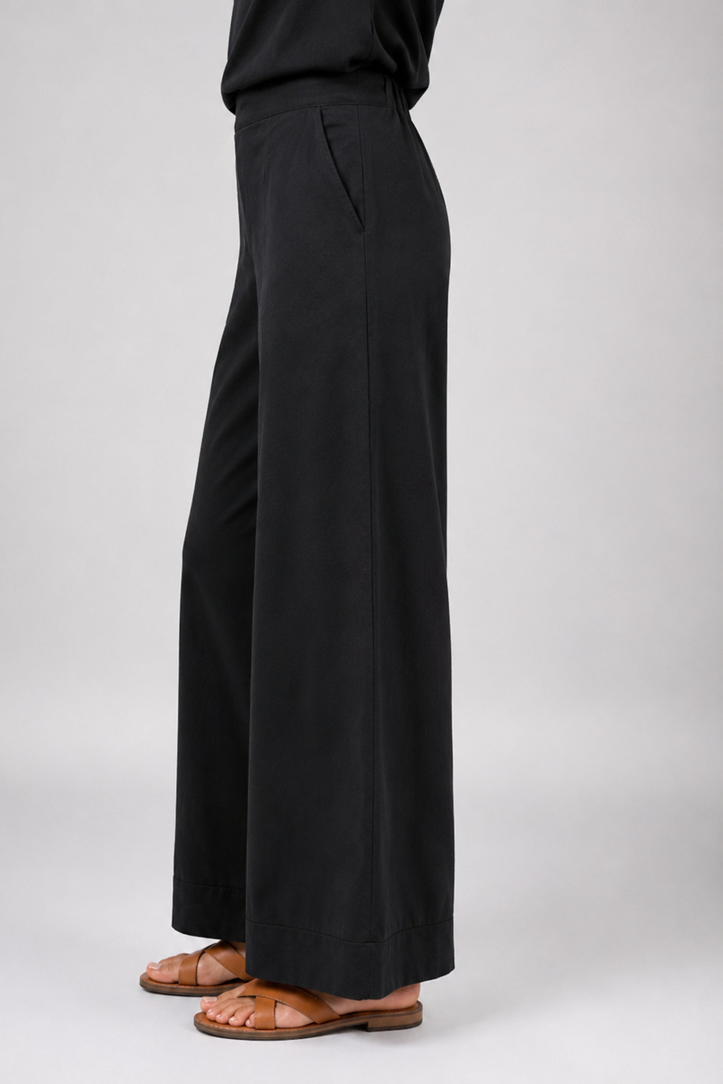 HADA Casual Relaxed Fit Pant - Black