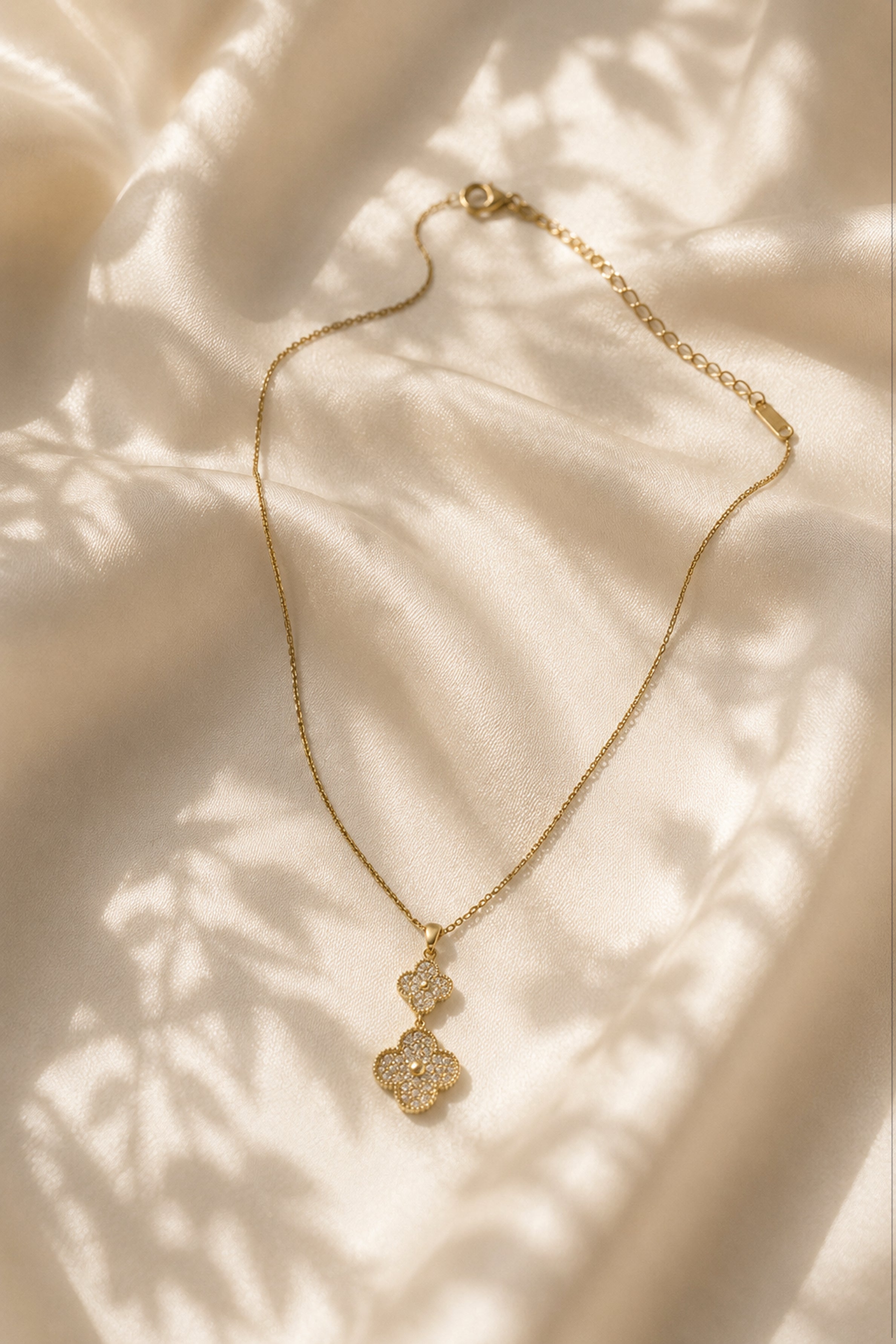 Women's Elegant Jewellery Chain with Pendant