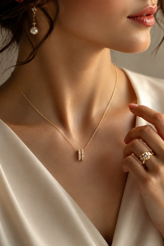 MOONSTONE women's delicate jewellery chain necklace with elegant pendant