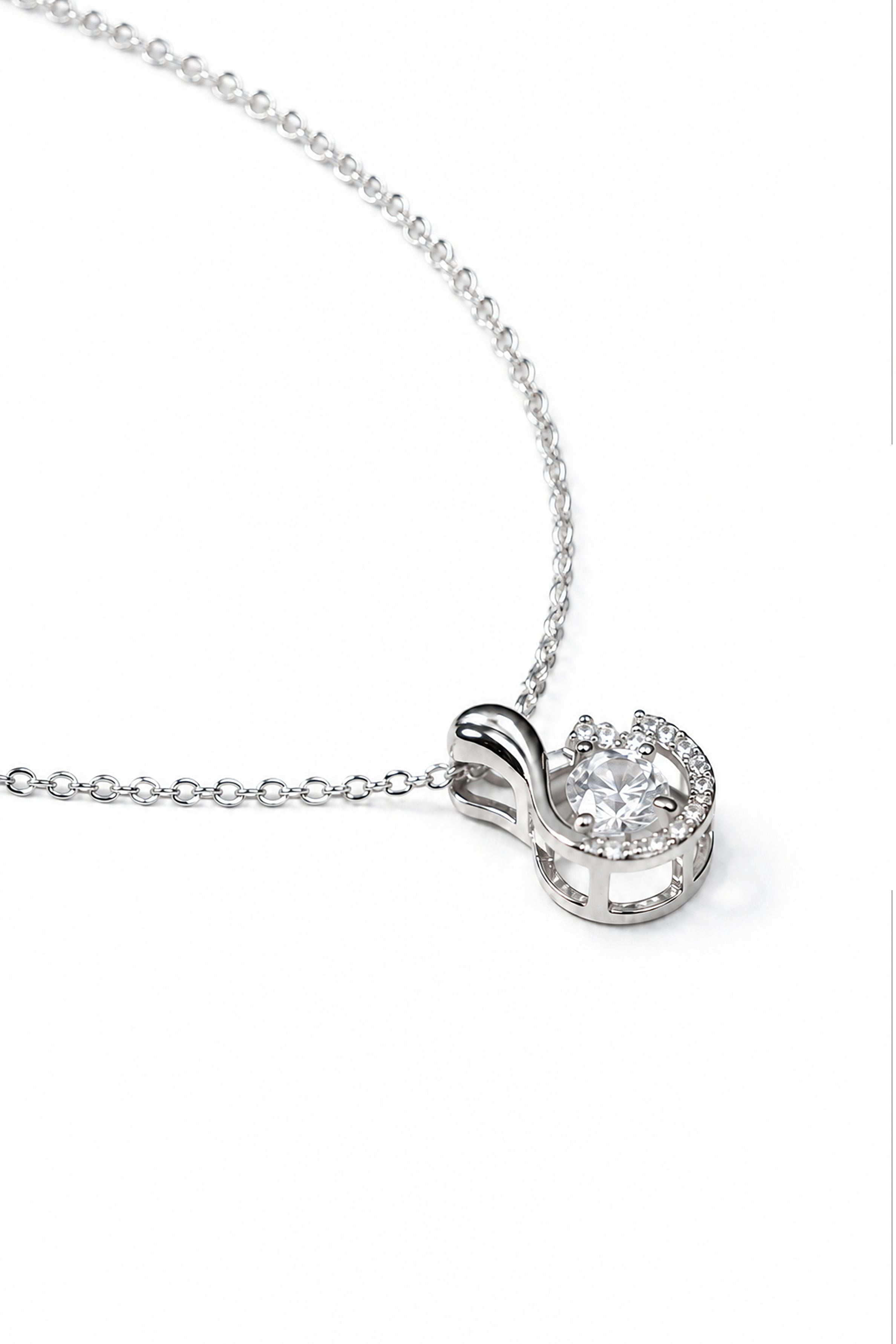Women's Elegant Jewellery Chain with Pendant