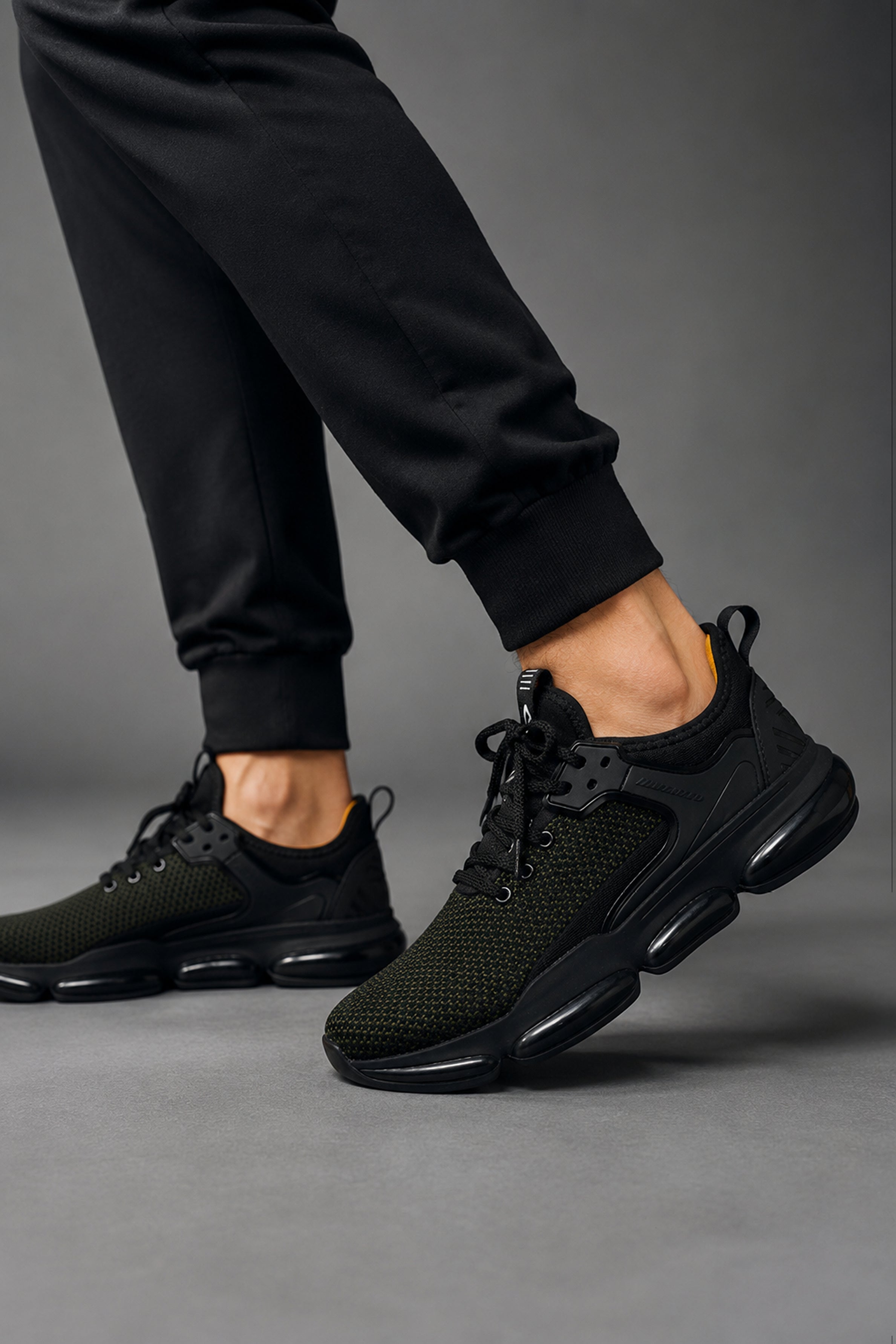 IMPAKTO Men's Black Sports Shoes