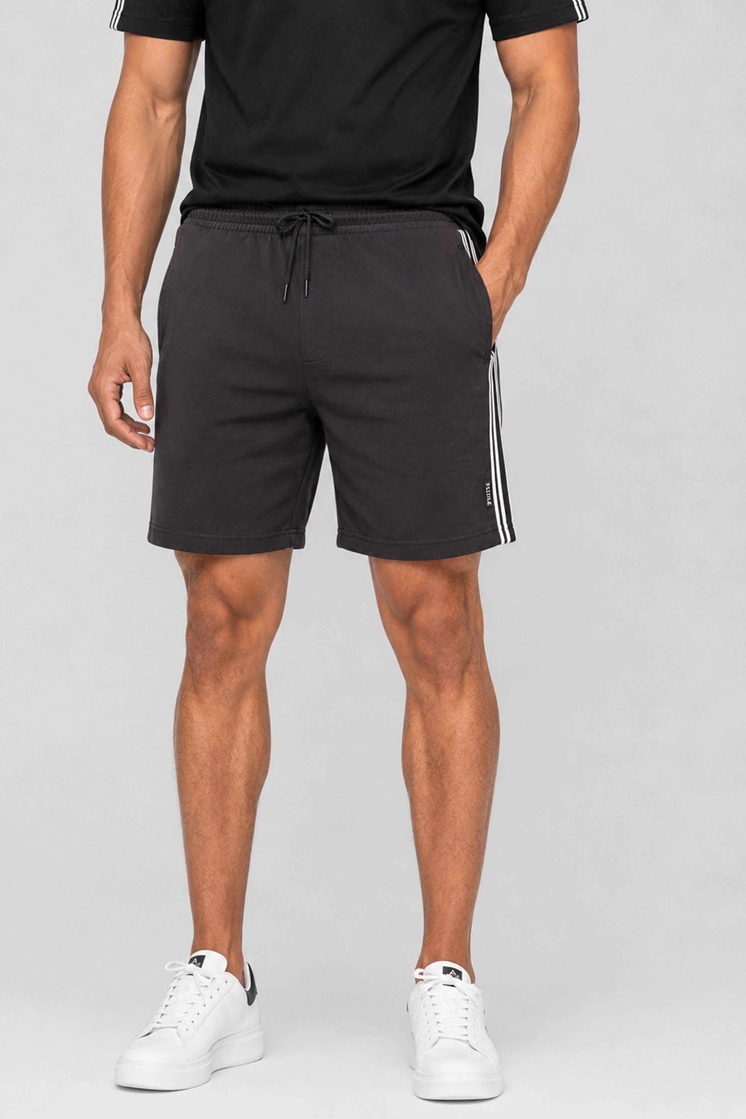 HUSTLE Men's Relax fit Short - Dark Gray
