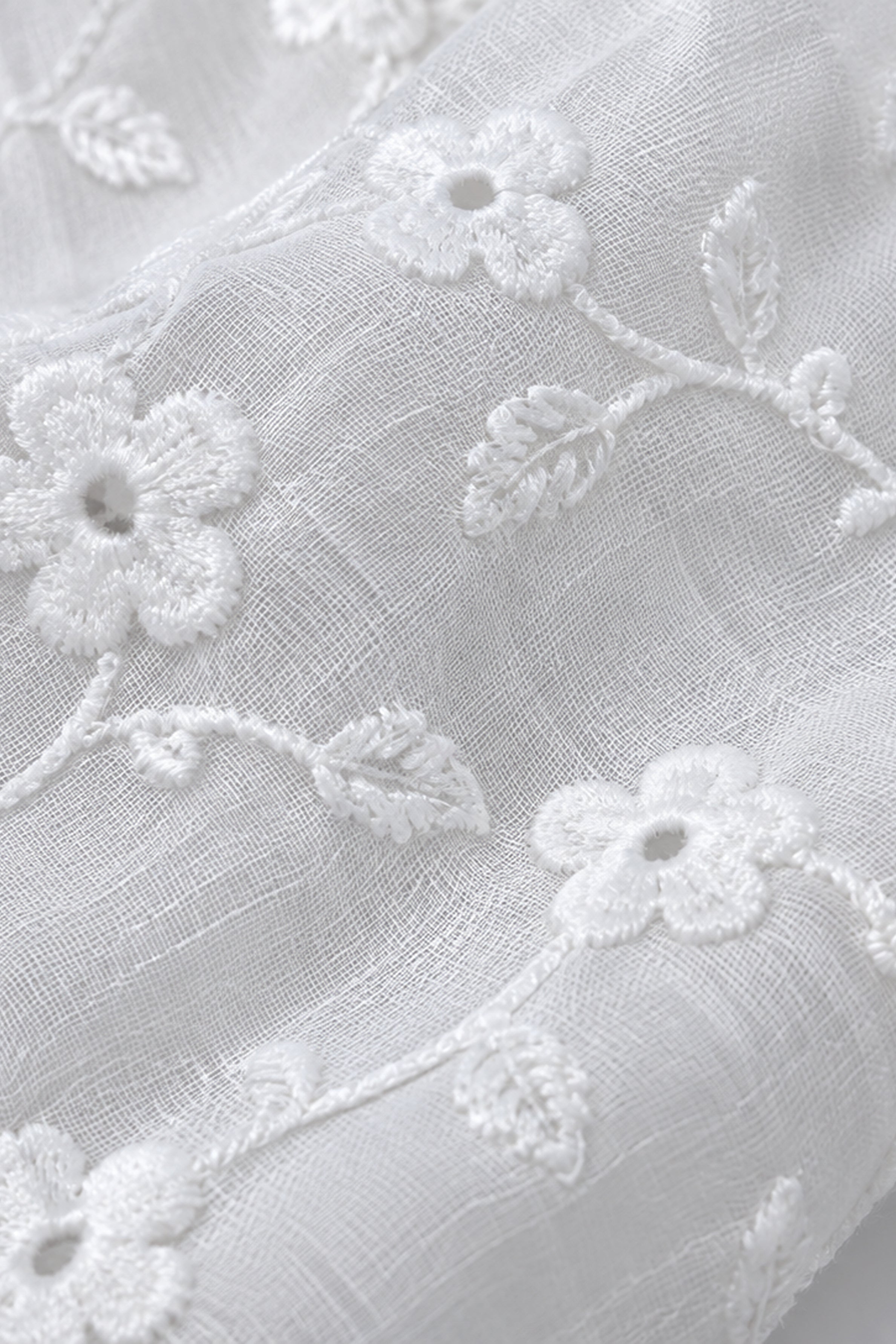 MODANO PETALS IN BLOOM Casual Top - White