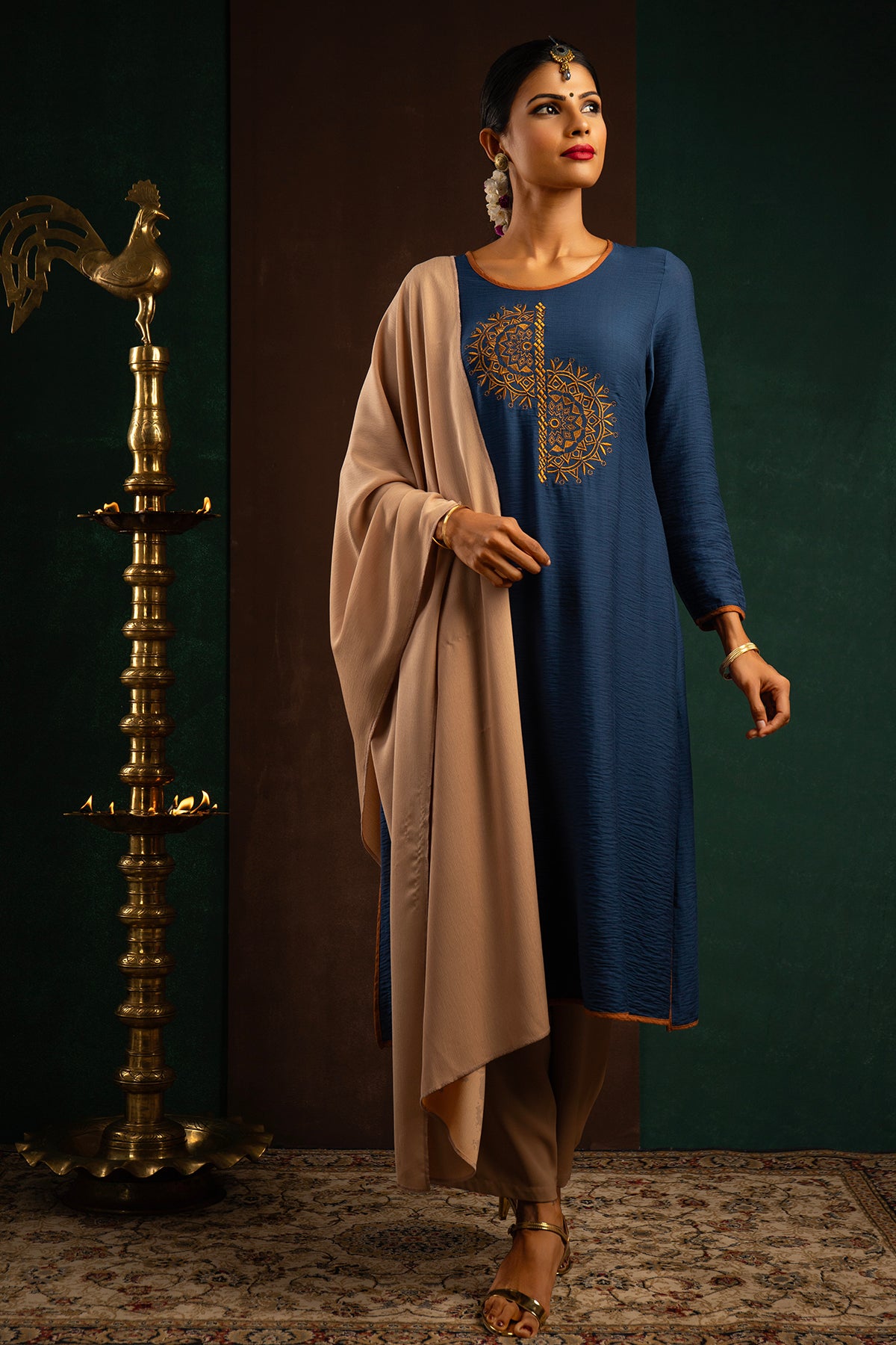Hada Women's Embroider Long Sleeve Casual Kurta