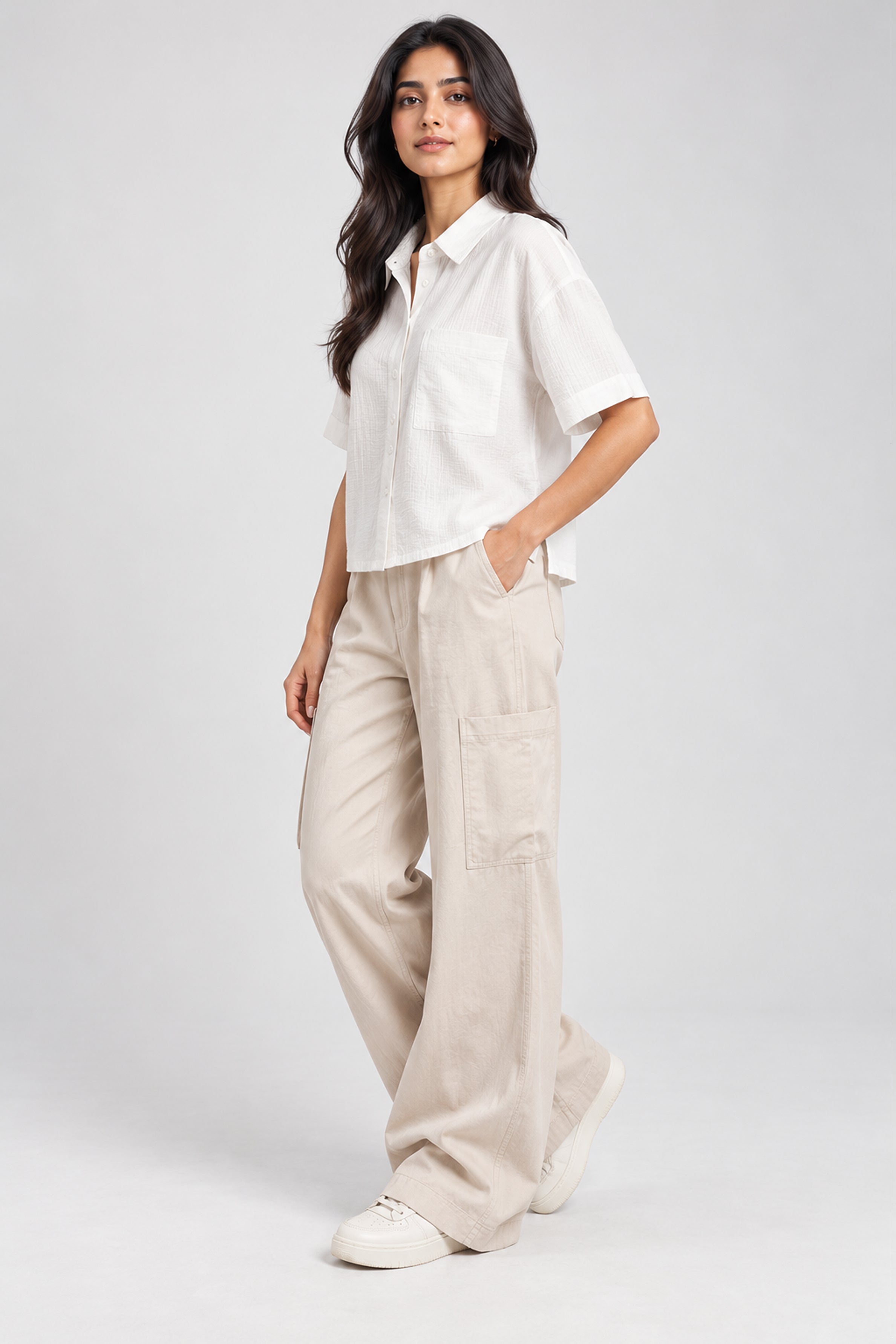 MODANO PETALS IN BLOOM Casual Top - White